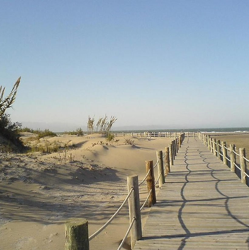 Les immenses plages de sable du Delta de l'Ebre, accessibles en vélo depuis Deltebre